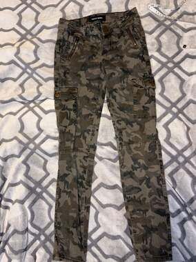 Ashley Mason Women's Camouflage Skinny Cargo Pants Size 3/26